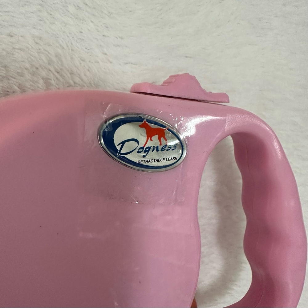 Dogness pink retractable leash 13’ or 158” - Picture 4 of 15